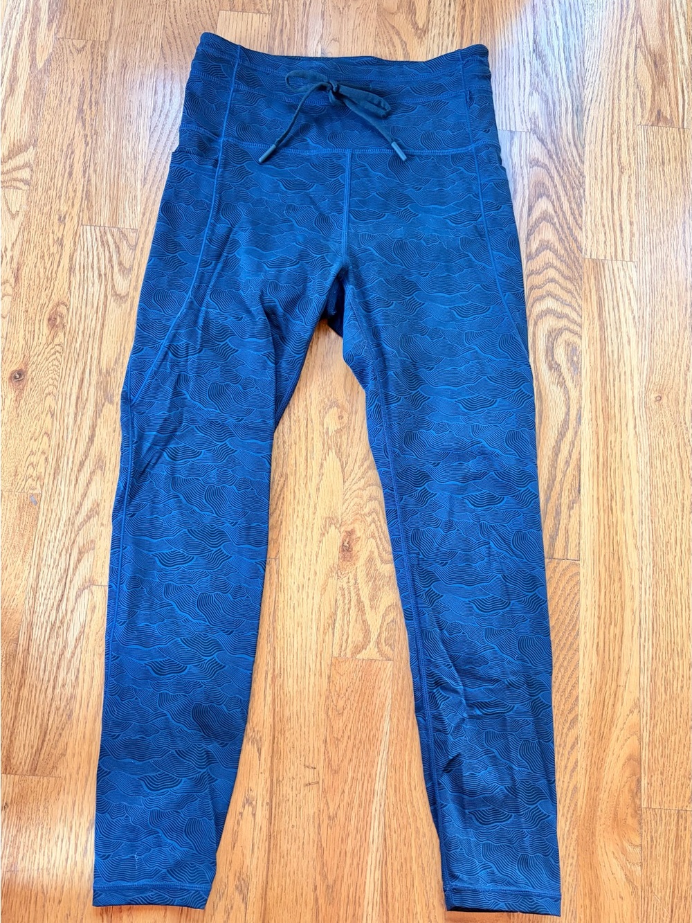 ZYIA Navy Terrace Pocket
Drawstring Luxe 7/8 | size 4 - Picture 5 of 7
